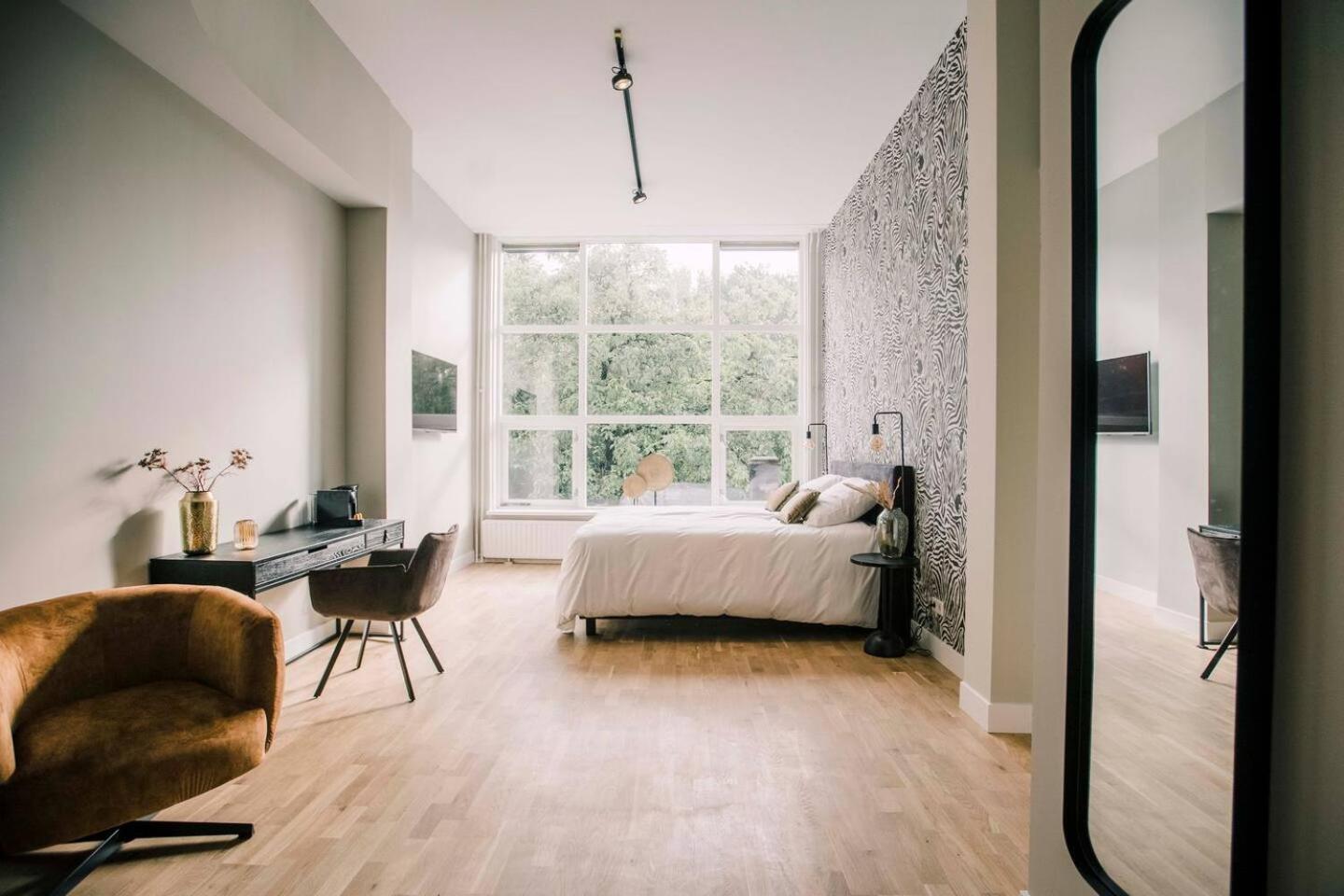 Suite With Bath City Center Villa 提耳堡 外观 照片